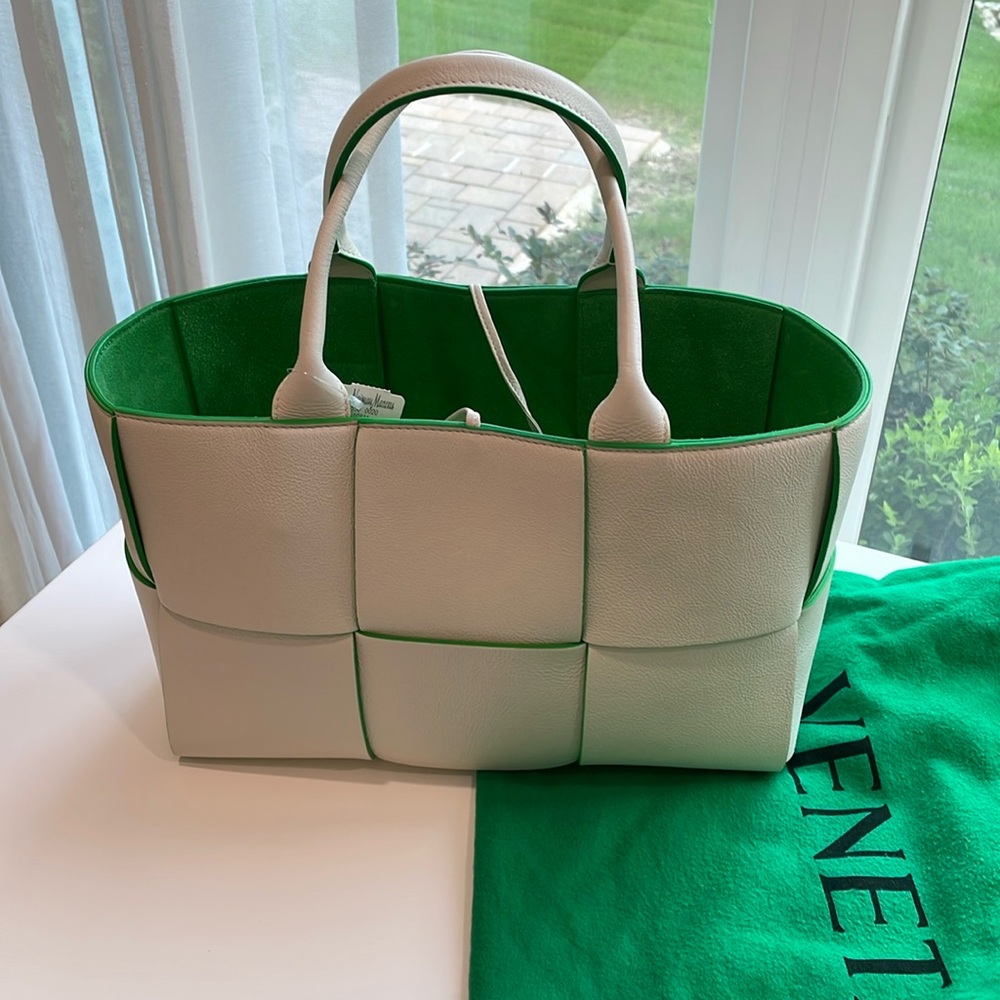 BOTTEGA VENETA HANDBAG - NWT! ⭐️